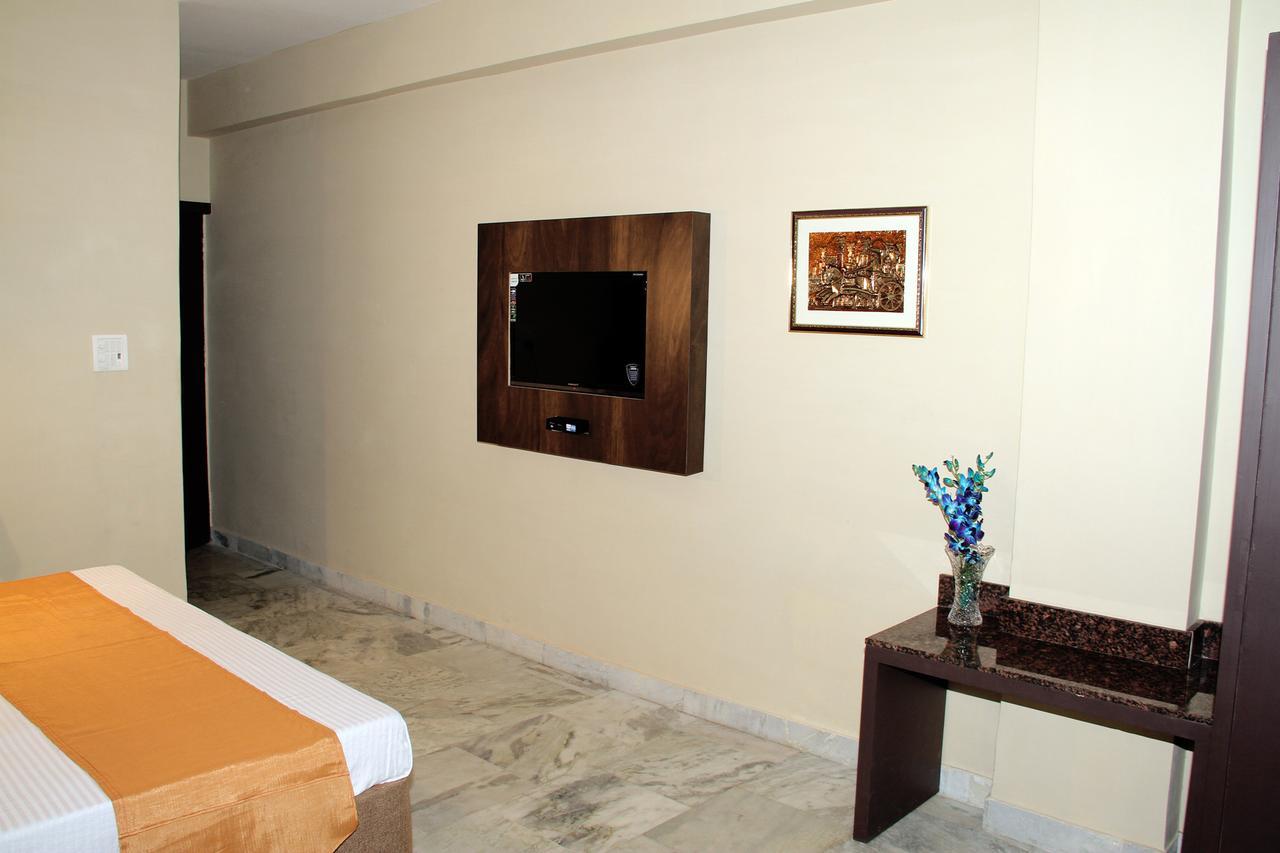 Hotel Gathbandhan อัครา ภายนอก รูปภาพ
